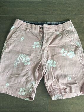 Denali Men's Pink Floral Khaki Shorts